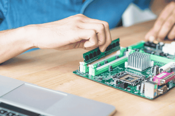 在PCIe 3.0插槽上安装PCIe 4.0 SSD