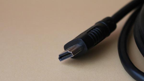 顶盒的HDMI输出连接到显示器
