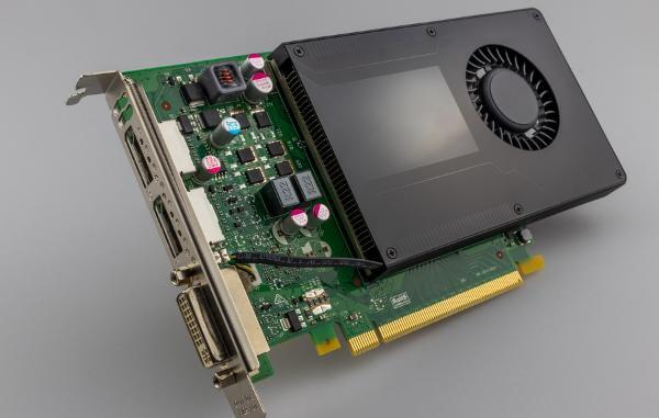 检查显示器是否插在独立显卡上