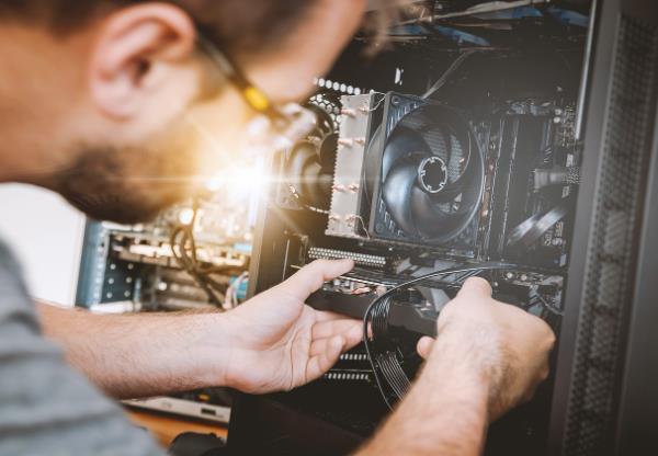 检查显卡与供电 检查显卡与供电