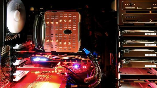 检查显卡松动或硬件问题 检查显卡松动或硬件问题