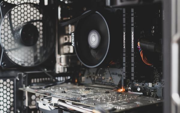 换显卡是直接装上就可以了吗