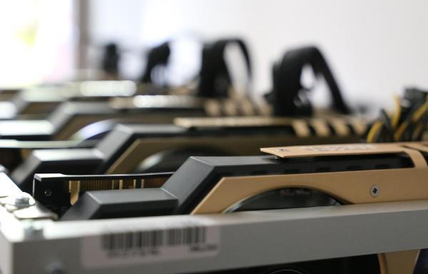 显卡供电接口未接或功率不足 显卡供电接口未接或功率不足