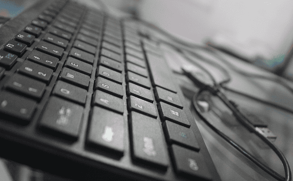 检查USB接口是否供电正常